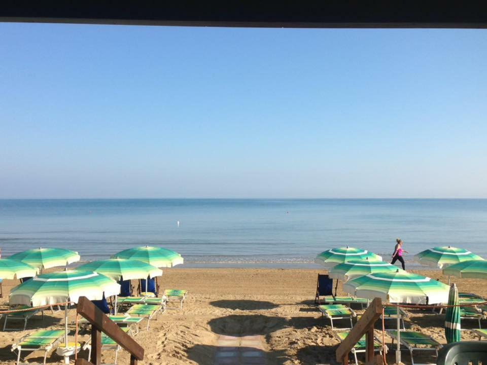 ホテル Centro Turistico La Perla Del Gargano フォチェ・ヴァラーノ エクステリア 写真